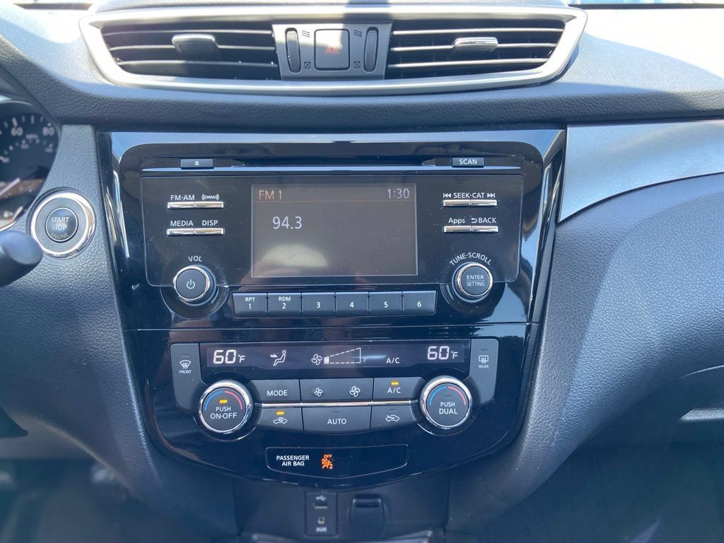 Used 2016 Nissan Rogue SV FWD image 26