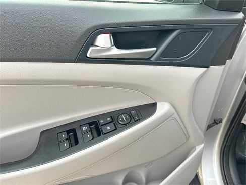 Used 2021 Hyundai Tucson SE image 16