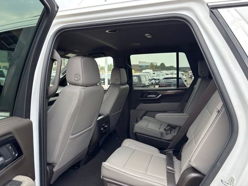 Used 2025 GMC Yukon Elevation AWD/4WD image 8