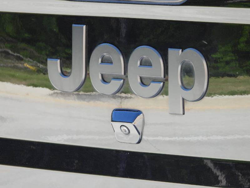 Used 2023 Jeep Gladiator Willys AWD/4WD image 7
