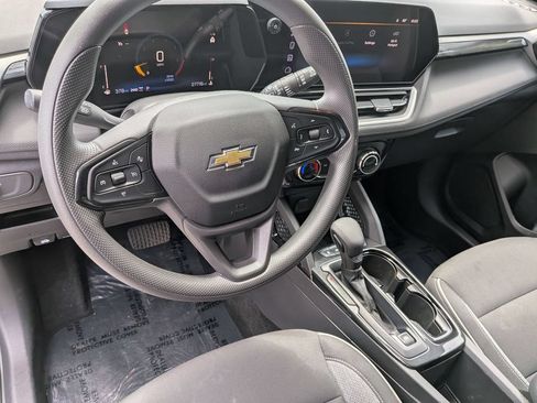 Used 2025 Chevrolet TrailBlazer LT AWD/4WD image 14