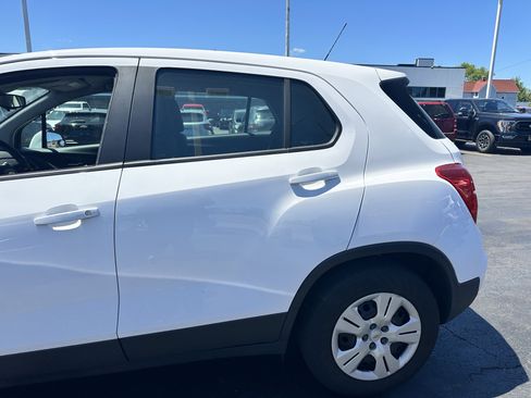 Used 2018 Chevrolet Trax LS FWD image 5