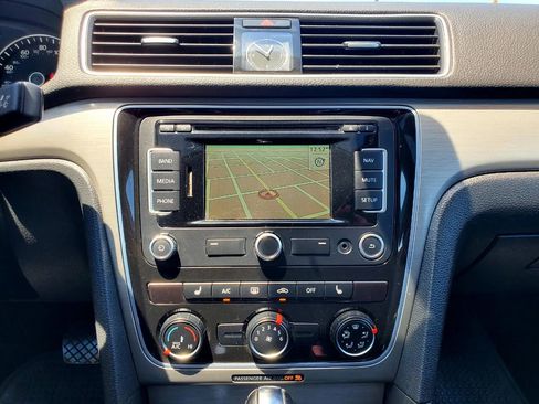 Used 2014 Volkswagen Passat 1.8T SE image 16