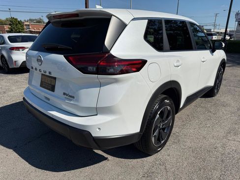 Used 2024 Nissan Rogue SV AWD/4WD image 9