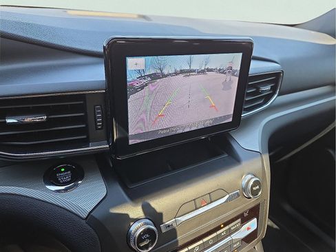 Used 2020 Ford Explorer XLT w/ Equipment Group 202A image 17