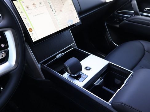 New 2025 Land Rover Range Rover SE image 26