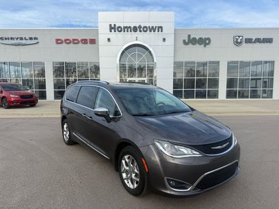 Used 2017 Chrysler Pacifica Limited