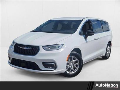 New 2025 Chrysler Pacifica Select