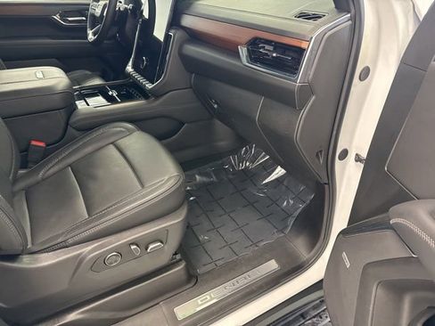 Used 2025 GMC Yukon Denali image 27