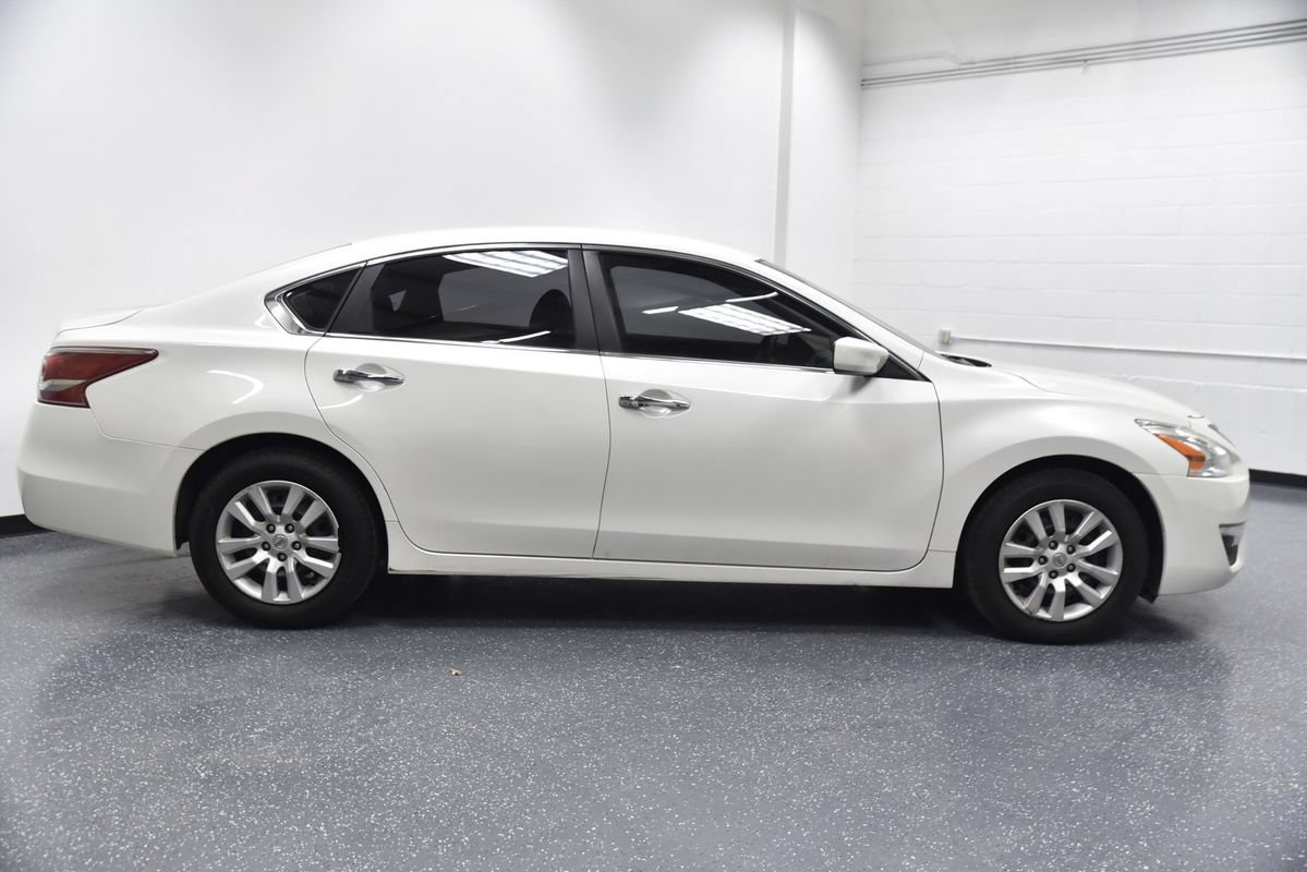 Used 2013 Nissan Altima 2.5 S FWD image 3