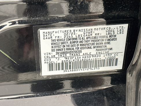 Used 2025 Nissan Sentra SR FWD image 12