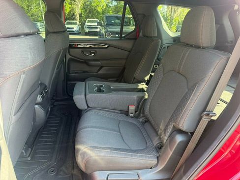 Used 2024 Honda Pilot Sport image 7
