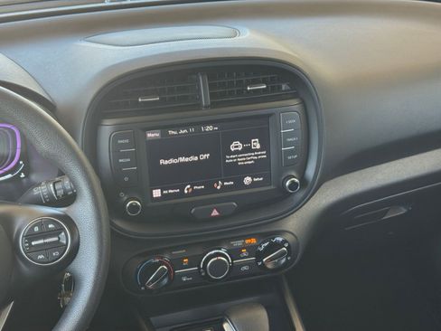 Used 2025 Kia Soul LX w/ LX Technology Package FWD image 17