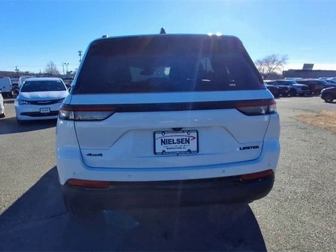 Certified 2023 Jeep Grand Cherokee Limited w/ Black Appearance Package image 7