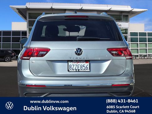 Certified 2022 Volkswagen Tiguan SE w/ Panoramic Sunroof Package image 5