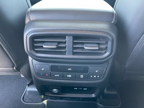 Used 2025 Honda Pilot Elite image 14