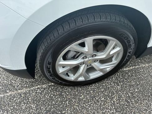 Used 2021 Chevrolet Equinox Premier AWD/4WD image 18