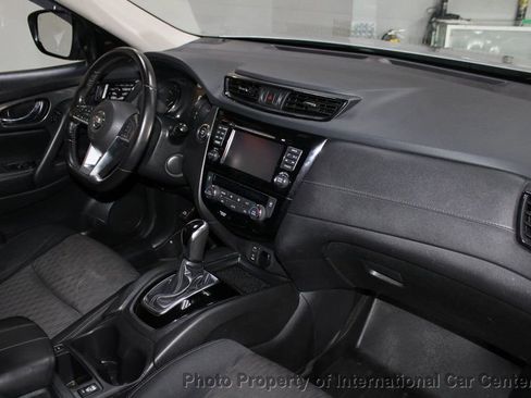Used 2017 Nissan Rogue SV w/ SV Premium Package image 27