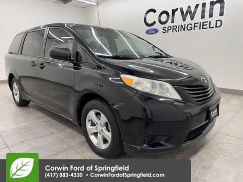 Used 2011 Toyota Sienna Base image 6