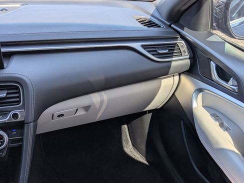 Used 2023 Genesis G70 2.0T image 17