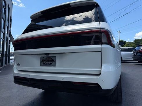 Used 2025 Lincoln Navigator Reserve AWD/4WD image 13
