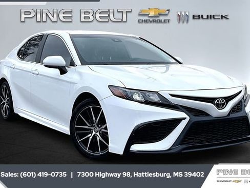 Used 2021 Toyota Camry SE image 1