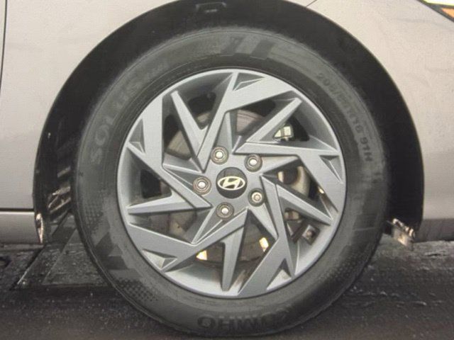 Used 2024 Hyundai Elantra SEL FWD image 20