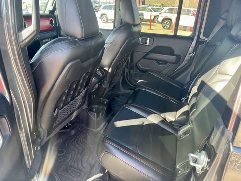 Used 2021 Jeep Gladiator Rubicon AWD/4WD image 11