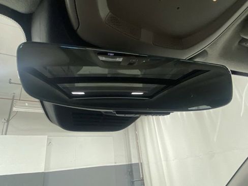 Used 2025 Volvo XC40 B5 Plus image 28