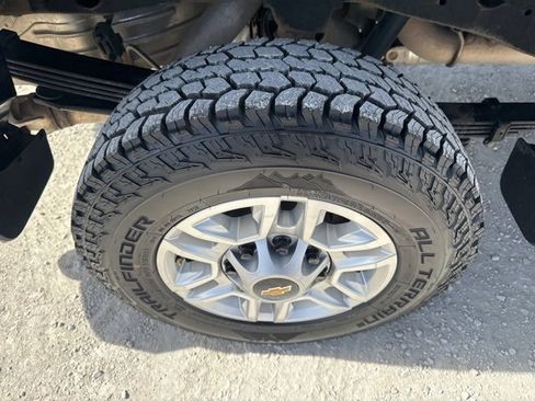 Used 2025 Chevrolet Silverado 2500 LT w/ Convenience Package image 33