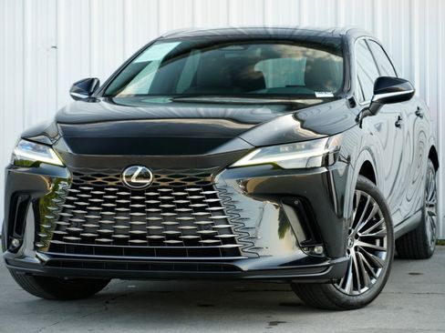Used 2023 Lexus RX 350 w/ Luxury Package image 3