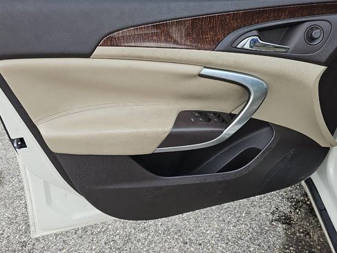 Used 2013 Buick Regal Premium image 9