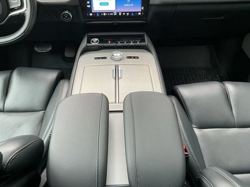 Used 2025 Lincoln Navigator L Reserve w/ Jet Appearance Package AWD/4WD image 19