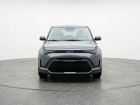 Used 2025 Kia Soul LX w/ LX Technology Package FWD image 2