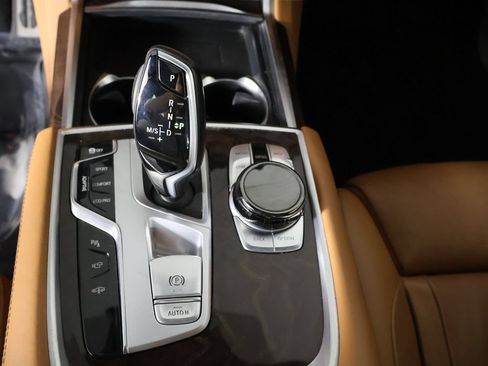 Used 2022 BMW 750i xDrive w/ Executive Package AWD/4WD image 53