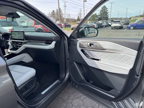 New 2026 Ford Explorer Platinum w/ LUX Leather Package AWD/4WD image 32