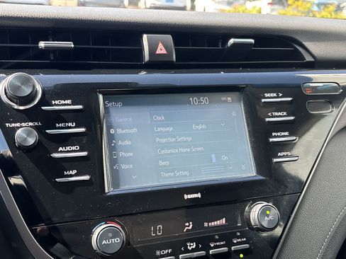 Used 2020 Toyota Camry SE FWD image 20