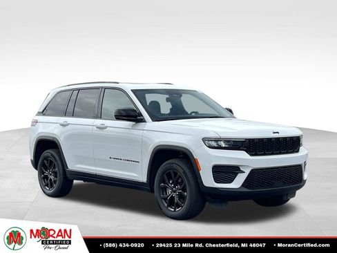 Used 2024 Jeep Grand Cherokee Altitude AWD/4WD image 7