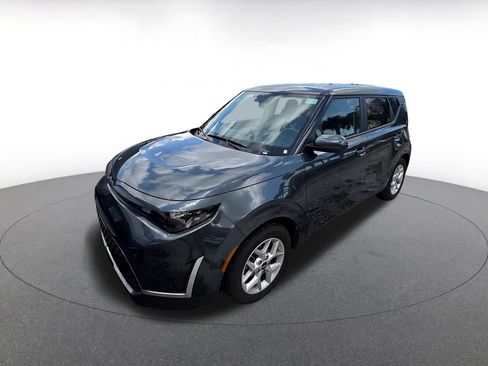 Used 2025 Kia Soul LX w/ LX Technology Package image 4