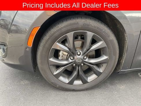 Used 2019 Chrysler Pacifica Touring-L Plus w/ Advanced Safetytec Group FWD image 2