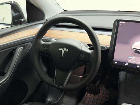 Used 2024 Tesla Model Y Long Range AWD/4WD image 62