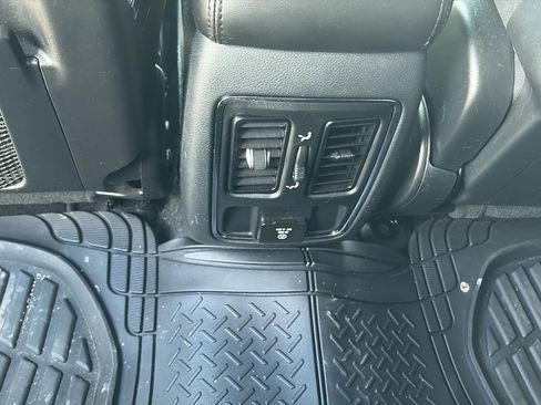 Used 2020 Jeep Grand Cherokee Laredo w/ Security & Convenience Group AWD/4WD image 14