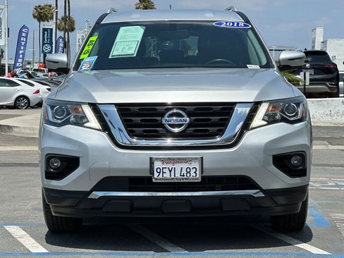 Used 2018 Nissan Pathfinder SL w/ Cargo Package FWD image 9