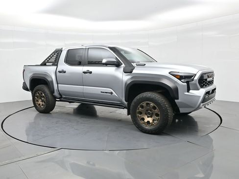 Used 2024 Toyota Tacoma Trailhunter image 4