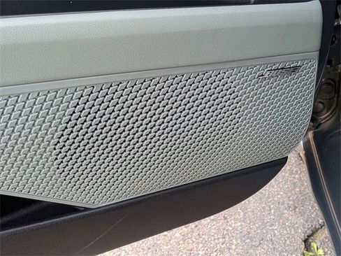 Used 2025 Hyundai Elantra Limited image 10