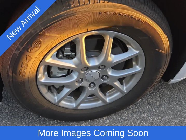 Used 2027 Chrysler Pacifica Select FWD image 6