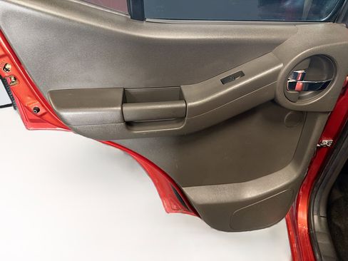 Used 2014 Nissan Xterra PRO-4X w/ Pro-4x Leather Package AWD/4WD image 26
