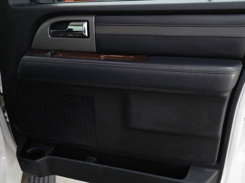 Used 2015 Ford Expedition EL Platinum image 9