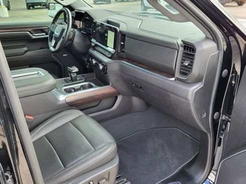 Used 2022 GMC Sierra 1500 SLT w/ SLT Convenience Package image 9