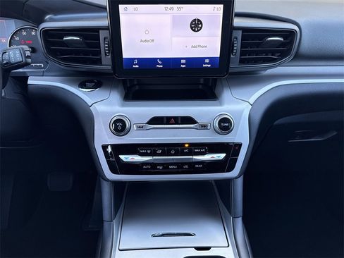 Used 2024 Ford Explorer XLT image 18